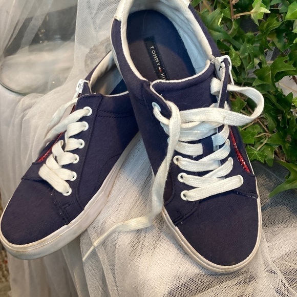 Tommy Hilfiger Sneakers Shoe 💕🛥 - Picture 6 of 8